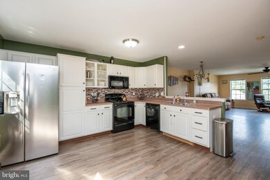 2226 Mckinley Ave, Reading, PA 19609 - photo 5