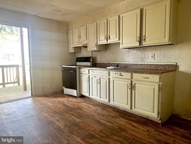 3218 W Belvedere Ave, Baltimore, MD 21215 - photo 5