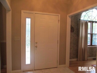 8 Millwood Manor, Jacksonville, IL 62650 - photo 2