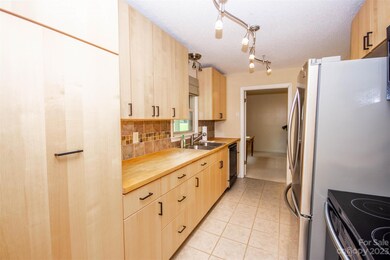 400 Camelot Dr, Statesville, NC 28625 - photo 7