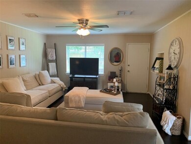204 Skyview Terrace unit B, Friendswood, TX 77546 - photo 2