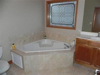 411 Sudbury Cir, Oswego, IL 60543 - photo 6