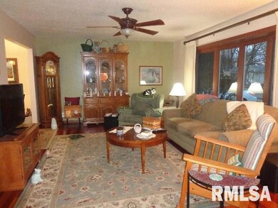 3422 N Elmwood Ave, Davenport, IA 52806 - photo 2