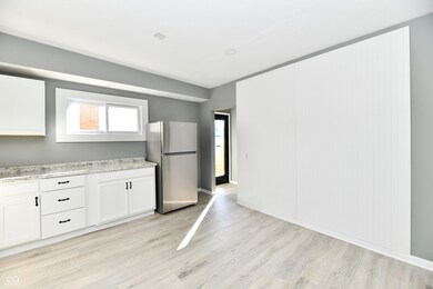 423 E 37th St, Anderson, IN 46013 - photo 5