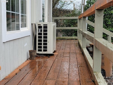 1110 N Old Pacific Hwy, Myrtle Creek, OR 97457 - photo 3