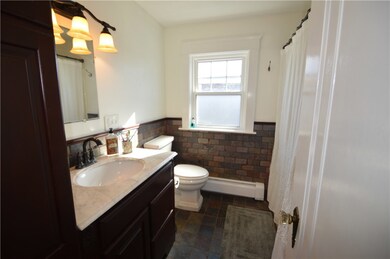 27 Vaughan Ave unit 2, Newport, RI 02840 - photo 7