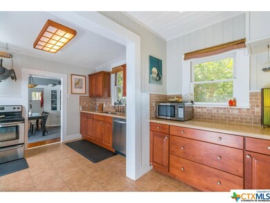 109 S Bishop St, San Marcos, TX 78666 - photo 5