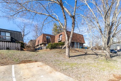 9008 Creekside Ln NW, Knoxville, TN 37923 - photo 6