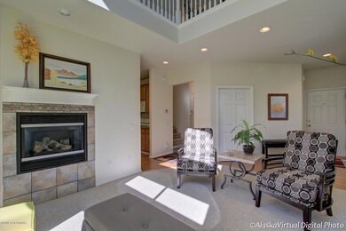 Living Room w/gas fireplace