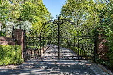 18 Gwynne Rd, Melville, NY 11747 - photo 2