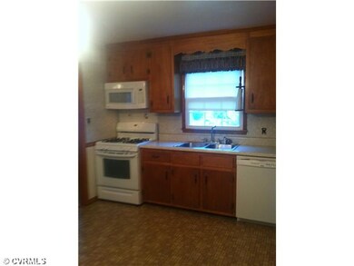 Kitchen - The kitchen has gas cooking,built in mic