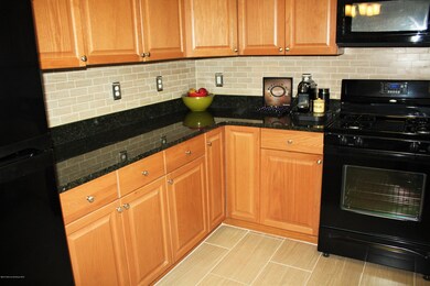 233 Mill Pond Way unit 43, Eatontown, NJ 07724 - photo 4