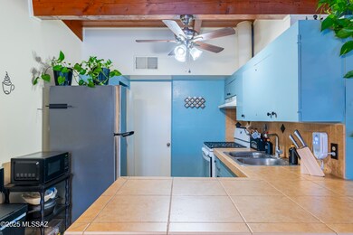 910 N Alvernon Way unit B, Tucson, AZ 85711 - photo 7