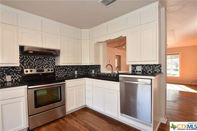 121 S Bishop St, San Marcos, TX 78666 - photo 6