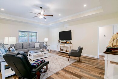 10' Trey ceilings!