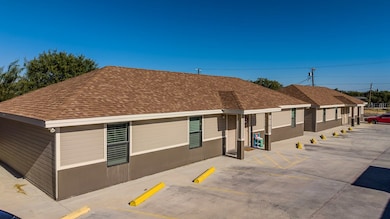 639 Las Brisas Dr, Eagle Pass, TX 78852 - photo 2