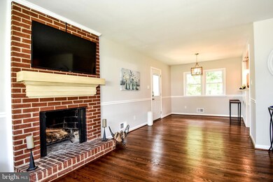 8913 Lagrange St, Lorton, VA 22079 - photo 6