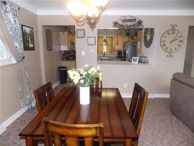 SEE THRU TO THE KITCHEN FROM DINING....SO NICE!  G
