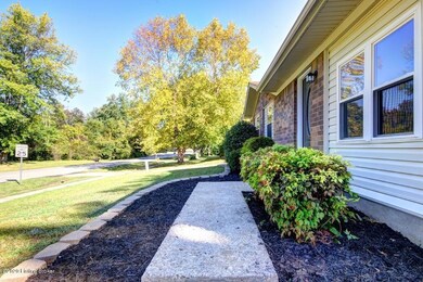 7721 Rochelle Rd, Louisville, KY 40228 - photo 4