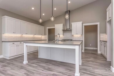 4641 SW Yew Leaf Ct, Redmond, OR 97756 - photo 3