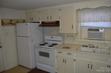 646 E Broad St unit C, Statesville, NC 28677 - photo 4