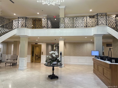 Regency Apartments unit 135, Lawrence, NY 11559 - photo 4