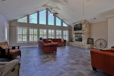 4821 County Road 424 unit 1, Alvin, TX 77511 - photo 3