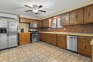 152/154 Argol St, Pawtucket, RI 02860 - photo 7