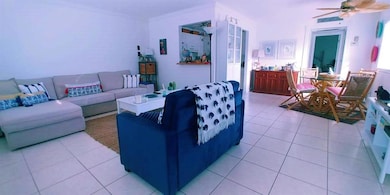 Living Room 01