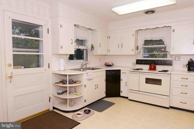 423 N Colonial Dr, Hagerstown, MD 21742 - photo 7