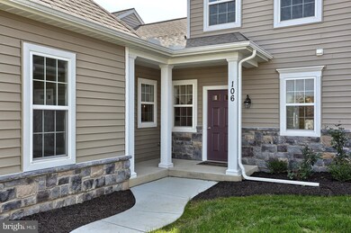 106 S Village Cir unit 211, Palmyra, PA 17078 - photo 2