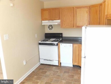 859 Old Lancaster Rd unit 7 B, Bryn Mawr, PA 19010 - photo 2