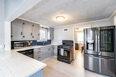 179 Nelson St, West Springfield, MA 01089 - photo 3