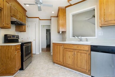 1205 Courtney Cove Ct, Gastonia, NC 28052 - photo 2