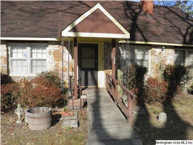 Covered entrance (ramp to front porch can easily b