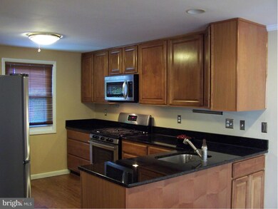 21 Wellesley Cir, Glen Echo, MD 20812 - photo 2