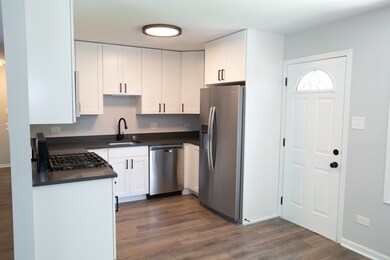 18117 Orleans Dr, Hazel Crest, IL 60429 - photo 3