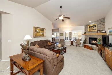 005_Living Room