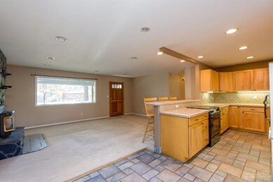 43 SE Craven Rd, Bend, OR 97702 - photo 2