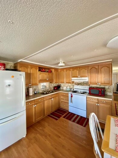 573 Marina Ln, Tavares, FL 32778 - photo 7