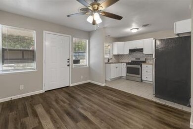 819 W Monterey St unit B, Denison, TX 75020 - photo 3