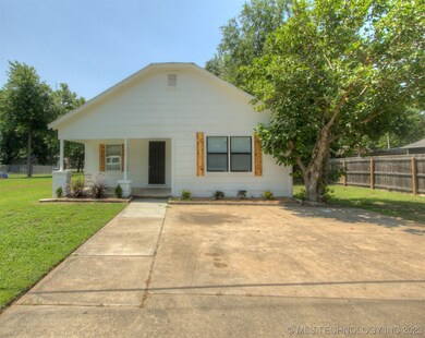607 E 6th St, Claremore, OK 74017 - photo 2