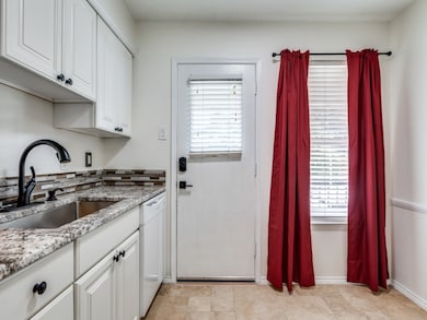 10216 Regal Oaks Dr unit C, Dallas, TX 75230 - photo 6