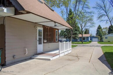 1514 S 16th St, Grand Forks, ND 58201 - photo 2