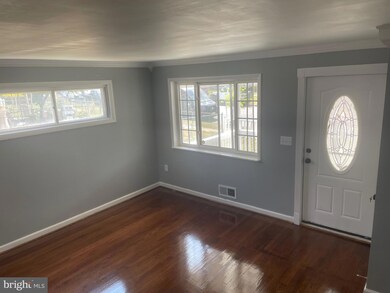 4445 Scotia Rd, Halethorpe, MD 21227 - photo 3