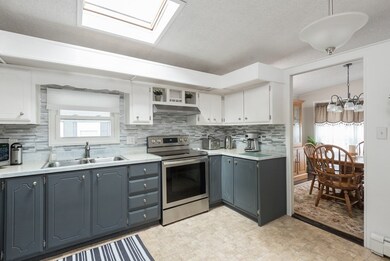 2 Honeysuckle Ln, Rockland, MA 02370 - photo 6