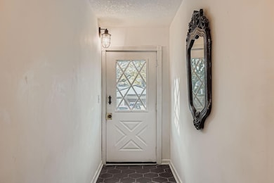 344 Webster St - Web Quality - 003 - 03 Foyer.jpg
