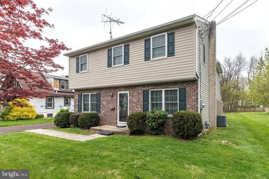 348 W Vine St, Hatfield, PA 19440 - photo 2