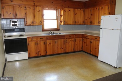 9258 Tomstown Rd, Waynesboro, PA 17268 - photo 4
