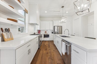 A chef’s dream! This gourmet kitchen boasts stainl